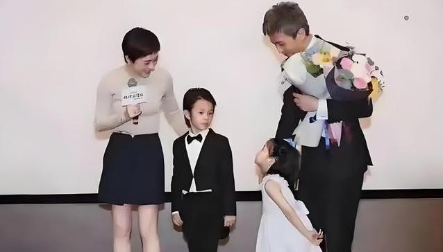 entit, 女儿小花, 孙俪在一旁 entit, 女儿小花, 孙俪在一旁