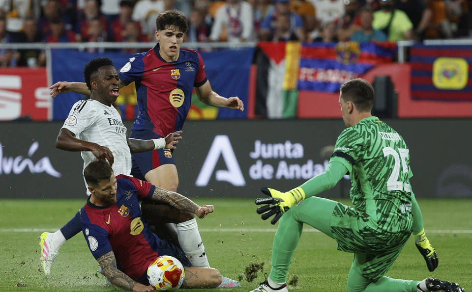 cn, 则因耻骨炎, 在对阵皇家